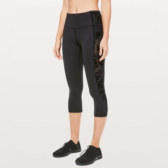 Lululemon Wunder Under Crop High-Rise Flocked 21" Black/Scatter Floral Size 2 - Picture 1 of 13